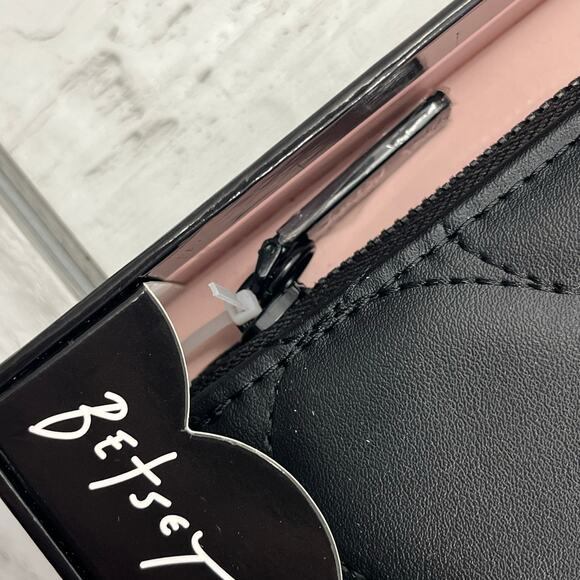 Betsey Johnson Black Bubble Heart Faux Leather Wallet Removable Wristlet - Picture 5 of 7